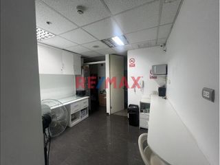 Foto 3 de ¡Alquilo Oficina Duplex Amoblada En Av Arenales Cdra 19, Lince!