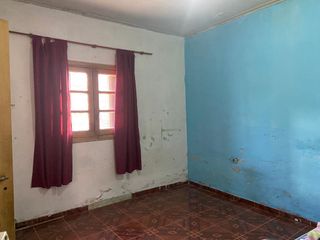 Casa en Venta a Refaccionar de 3 Dormitorios en 520 bis y 8 Tolosa La Plata