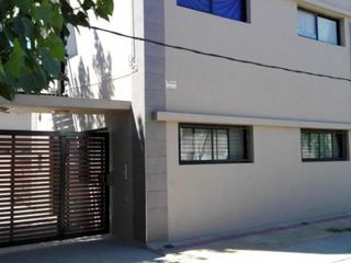 Dúplex en venta - 2 dormitorios 2 baños - Cochera - 94 mts2 - Villa Elvira, La Plata