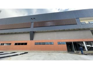 Foto 2 de Bodega en arriendo 1638 mts funza