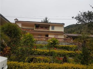 Foto 2 de Hacienda con casa y terreno en venta tipo quinta en paute