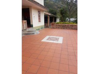Foto 8 de Hacienda con casa y terreno en venta tipo quinta en paute