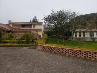 Foto 1 de Hacienda con casa y terreno en venta tipo quinta en paute