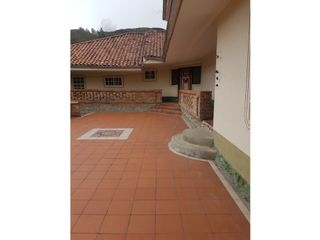 Foto 7 de Hacienda con casa y terreno en venta tipo quinta en paute