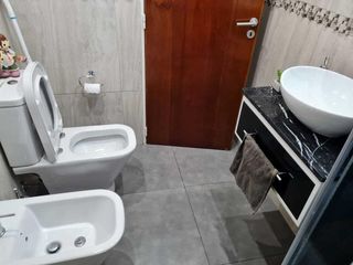 PH en venta - 3 dormitorios 1 baño - 63mts2  - Pompeya