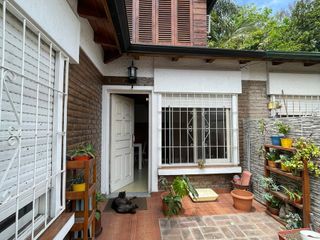 PH en  venta de 3 ambientes con patio y cochera