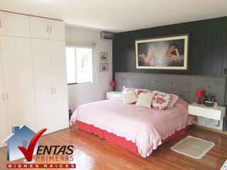 Linda Casa En Condominio Con Buena Distribución Y Luz Propia, Cuenta Con Amplia Terraza