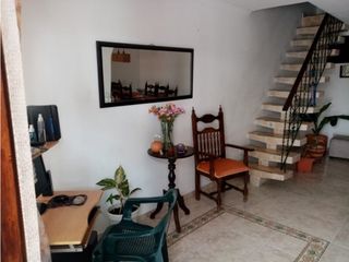 CASA DE TRES PISOS PARA LA VENTA EN FONAVIEMCALI