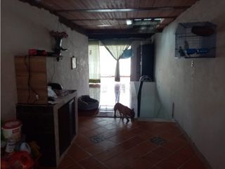 CASA DE TRES PISOS PARA LA VENTA EN FONAVIEMCALI