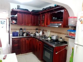 CASA DE TRES PISOS PARA LA VENTA EN FONAVIEMCALI