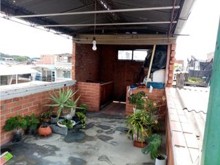 CASA DE TRES PISOS PARA LA VENTA EN FONAVIEMCALI