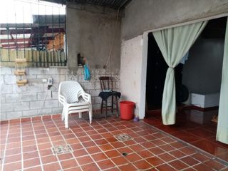 CASA DE TRES PISOS PARA LA VENTA EN FONAVIEMCALI