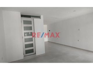 Foto 3 de Departamento En Alquiler Segundo Piso Urb. Las Brisas