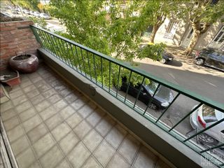 Amplio PH 3 ambientes + escritorio - A la calle con balcón