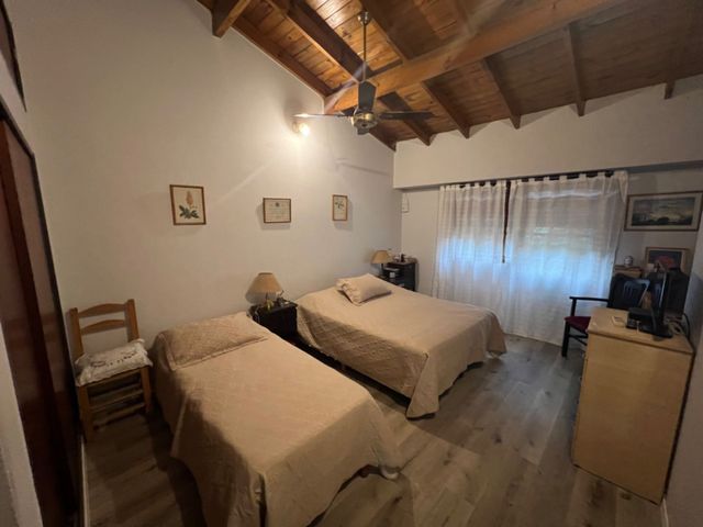 Amplia casa en barrio residencial exc ubicación