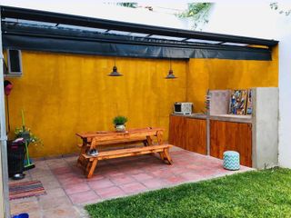 Venta 3 ambientes con hermoso patio con parrilla en Villa Luzuriaga
