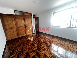 Foto 14 de Alquilo linda casa ubicada en av. Paseo de la Castellana cdra 8. Urb La Castellana, Surco. En zona residencial, tranquila. Fácil acceso a importantes