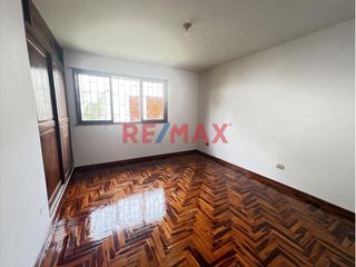 Foto 13 de Alquilo linda casa ubicada en av. Paseo de la Castellana cdra 8. Urb La Castellana, Surco. En zona residencial, tranquila. Fácil acceso a importantes