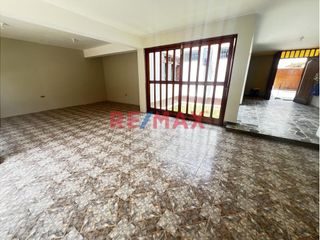 Foto 4 de Alquilo linda casa ubicada en av. Paseo de la Castellana cdra 8. Urb La Castellana, Surco. En zona residencial, tranquila. Fácil acceso a importantes