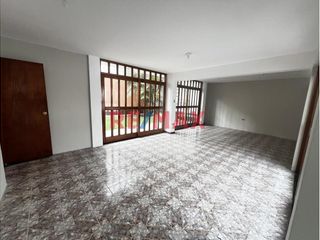 Foto 20 de Alquilo linda casa ubicada en av. Paseo de la Castellana cdra 8. Urb La Castellana, Surco. En zona residencial, tranquila. Fácil acceso a importantes