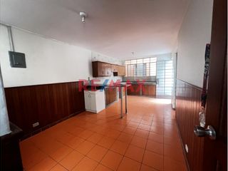 Foto 9 de Alquilo linda casa ubicada en av. Paseo de la Castellana cdra 8. Urb La Castellana, Surco. En zona residencial, tranquila. Fácil acceso a importantes