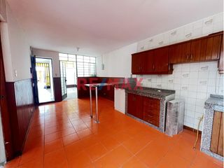 Foto 17 de Alquilo linda casa ubicada en av. Paseo de la Castellana cdra 8. Urb La Castellana, Surco. En zona residencial, tranquila. Fácil acceso a importantes
