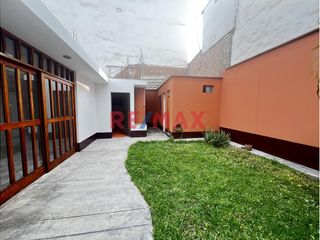 Foto 18 de Alquilo linda casa ubicada en av. Paseo de la Castellana cdra 8. Urb La Castellana, Surco. En zona residencial, tranquila. Fácil acceso a importantes