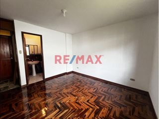 Foto 15 de Alquilo linda casa ubicada en av. Paseo de la Castellana cdra 8. Urb La Castellana, Surco. En zona residencial, tranquila. Fácil acceso a importantes