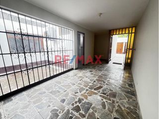 Foto 8 de Alquilo linda casa ubicada en av. Paseo de la Castellana cdra 8. Urb La Castellana, Surco. En zona residencial, tranquila. Fácil acceso a importantes