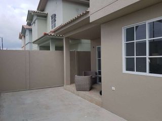 Foto 10 de Venta de Casa en Urbanización Casa laguna, Av. León Febres Cordero, cerca del Riocentro el Dorado.