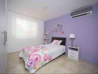 Foto 13 de Venta de Casa en Urbanización Casa laguna, Av. León Febres Cordero, cerca del Riocentro el Dorado.