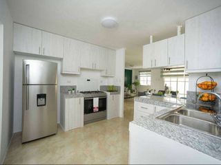 Foto 7 de Venta de Casa en Urbanización Casa laguna, Av. León Febres Cordero, cerca del Riocentro el Dorado.