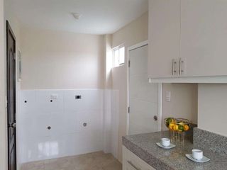 Foto 8 de Venta de Casa en Urbanización Casa laguna, Av. León Febres Cordero, cerca del Riocentro el Dorado.