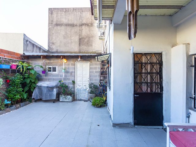 PH 4 amb en venta Lugano c/patio, galpón, lavadero