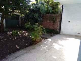 Casa en 2 Plantas con Jardin, Quincho, Garage, Balcon y Terraza - Banfield