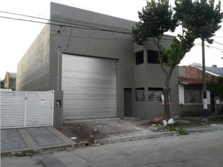 Foto 1 de Excelente galpón casi nuevo, con renta, 200 m2 cub.y posib. de ampliar 100 m2 mas. Distrito E2