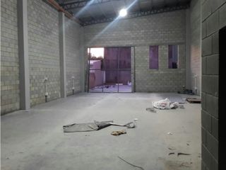 Foto 2 de Excelente galpón casi nuevo, con renta, 200 m2 cub.y posib. de ampliar 100 m2 mas. Distrito E2