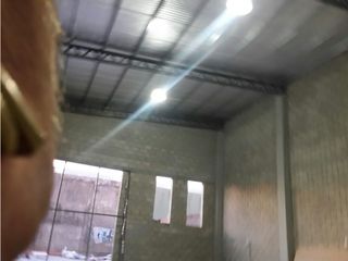 Foto 3 de Excelente galpón casi nuevo, con renta, 200 m2 cub.y posib. de ampliar 100 m2 mas. Distrito E2