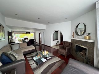 Foto 2 de LINDA CASA EN VENTA CON 5 DORMITORIOS EN CHACARILLA