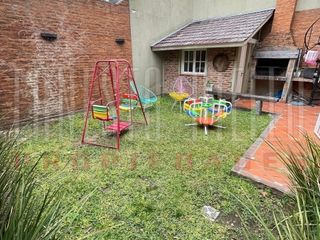 Foto 25 de VENTA HERMOSA CASA 5AMB EN QUILMES CENTRO CON PATIO, TERRAZA, PLAYROOM Y COCHERA PARA DOS AUTOS.