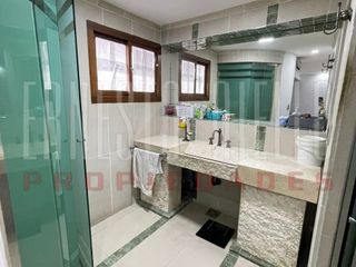Foto 16 de VENTA HERMOSA CASA 5AMB EN QUILMES CENTRO CON PATIO, TERRAZA, PLAYROOM Y COCHERA PARA DOS AUTOS.