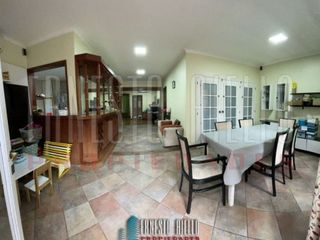 Foto 28 de VENTA HERMOSA CASA 5AMB EN QUILMES CENTRO CON PATIO, TERRAZA, PLAYROOM Y COCHERA PARA DOS AUTOS.