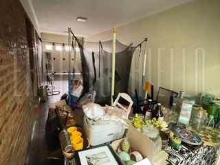 Foto 4 de VENTA HERMOSA CASA 5AMB EN QUILMES CENTRO CON PATIO, TERRAZA, PLAYROOM Y COCHERA PARA DOS AUTOS.
