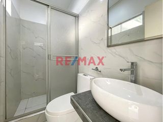 Foto 16 de Local Comercial De 3 Pisos , Con Acabados A1 ! Listo Para Iniciar Tu Negocio