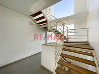 Foto 7 de Local Comercial De 3 Pisos , Con Acabados A1 ! Listo Para Iniciar Tu Negocio
