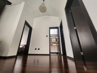 Foto 3 de EN VENTA CASA REMODELADA SECTOR BATAN BAJO