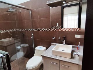 Foto 22 de EN VENTA CASA REMODELADA SECTOR BATAN BAJO