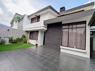 Foto 1 de EN VENTA CASA REMODELADA SECTOR BATAN BAJO