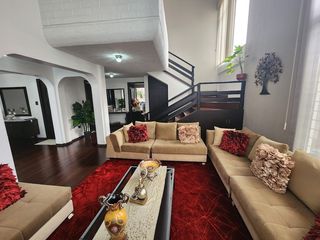 Foto 2 de EN VENTA CASA REMODELADA SECTOR BATAN BAJO