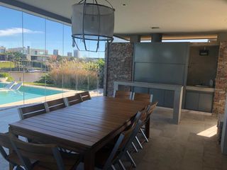 Foto 43 de Excelente casa moderna en Albanueva, como nueva, gran calidad, pileta, amarra frente al rio